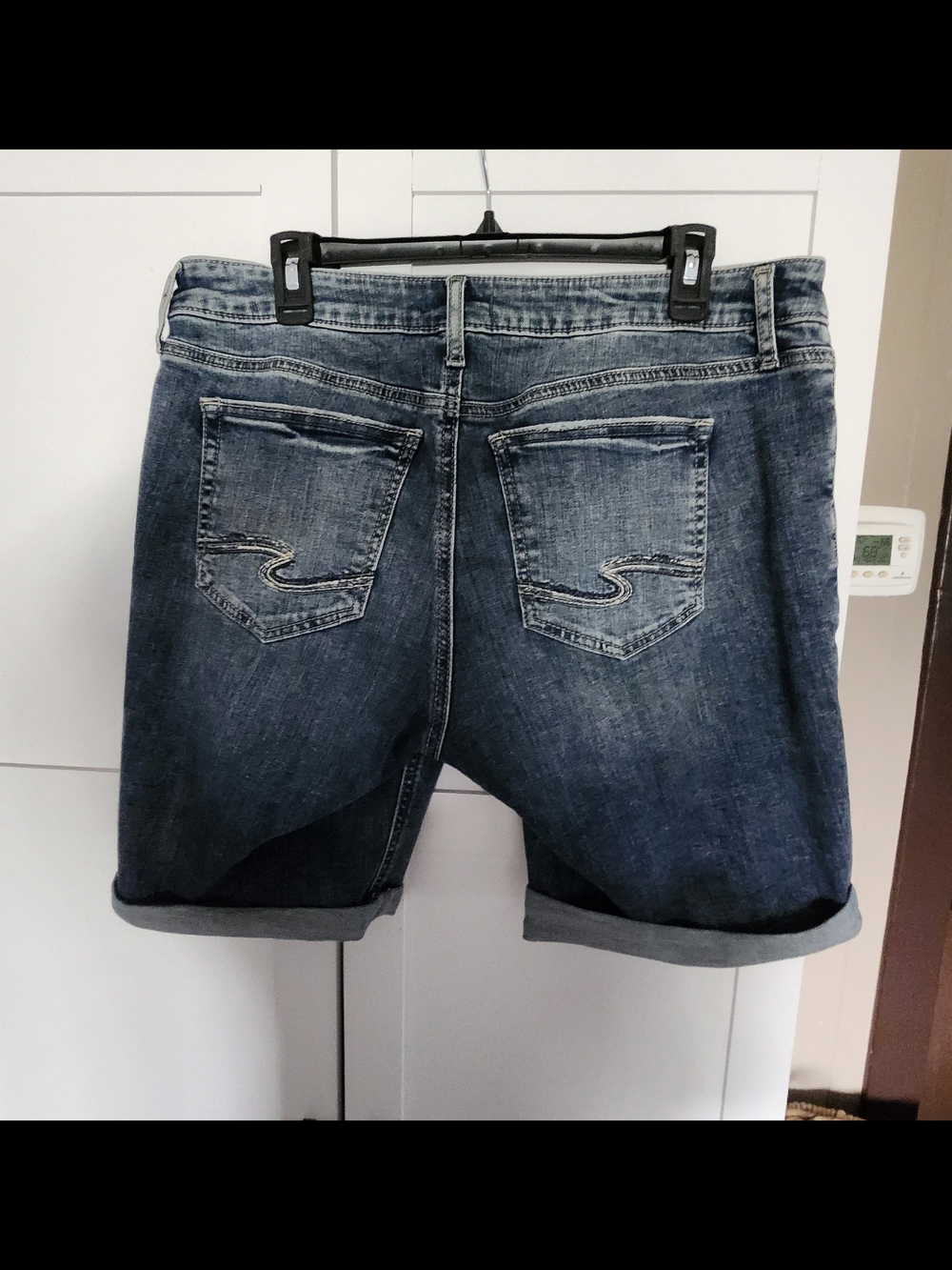 Silver Jean Shorts Women's Dark Wash (Never Worn) Size 31 - Picture 2 of 8
